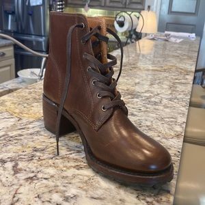 NEW Frye boots.  Size 8 1/2. Chocolate Brown